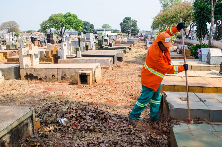 Prefeitura de Goiânia prepara cemitérios para o dia de finados