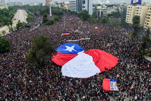 Protestos no Chile levam Senado a aprovar plebiscito para nova Constituição