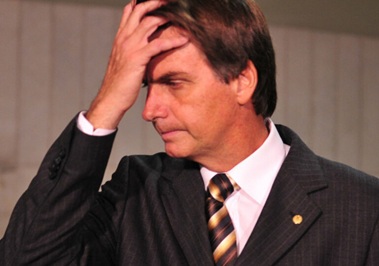 Sem partidos, sem OCDE, sem aliados, Bolsonaro está cada vez mais perdido