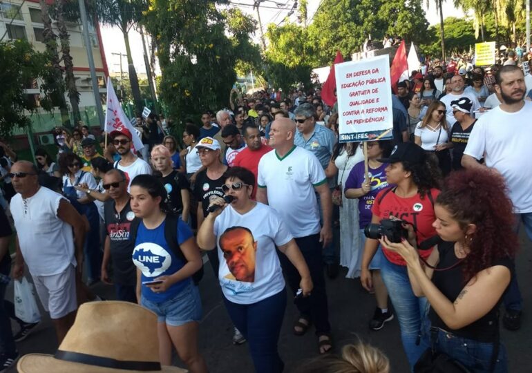 #TsunamiDaEducação leva milhares às ruas em Goiás e um milhão em todo país contra cortes na Educação e a Reforma da Previdência
