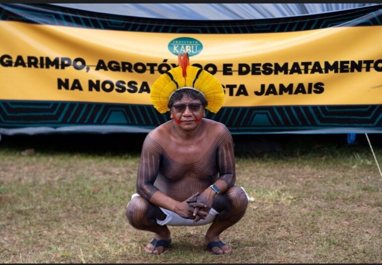“A Funai parou de ajudar as pessoas que estão defendendo a floresta”, diz líder Kayapó