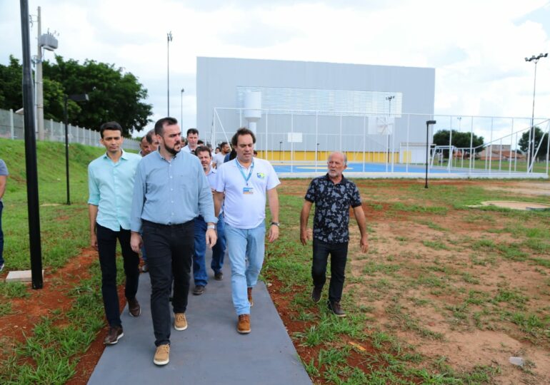 Gustavo apresenta obras da Estação Cidadania ao  presidente da Caixa