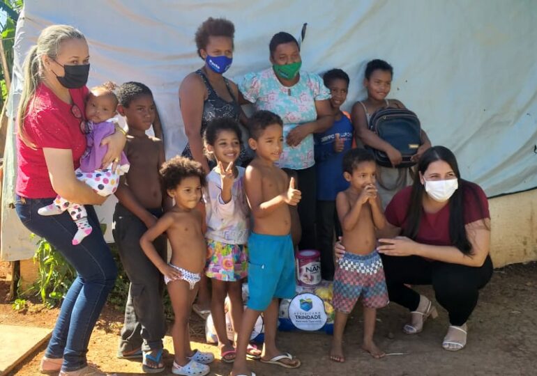 Prefeitura de Trindade distribui cestas de alimentos às famílias vulneráveis no Solar São Francisco