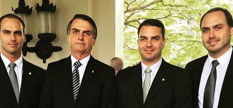 Abin: militares ligados a Bolsonaro espionaram chefe da Receita que investigava rachadinhas de Flavio Bolsonaro