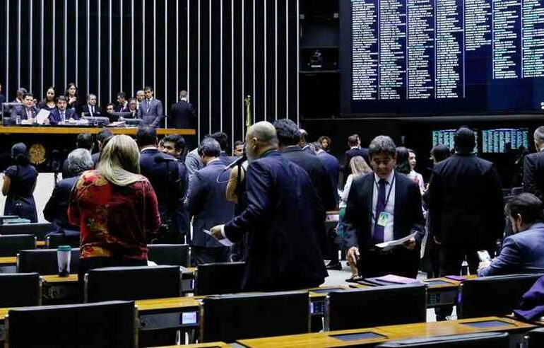 Congresso rejeita veto presidencial e verba para ciência na Embrapa, Fiocruz, IBGE e Ipea fica protegida de contingenciamento