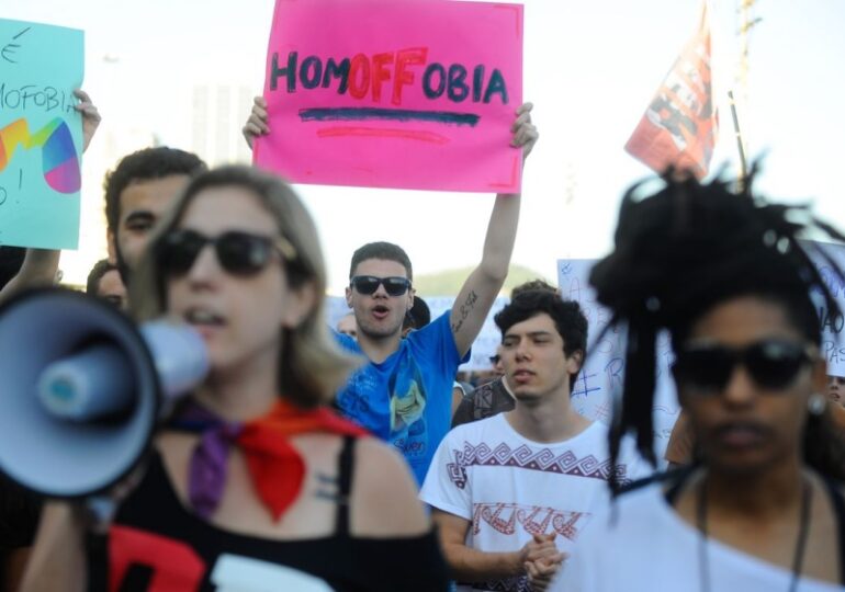 CDHC aprova criminalização da homofobia