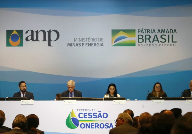 Fernando Brito: Megaleilão do pré-sal foi um fiasco para o governo e bom para o Brasil
