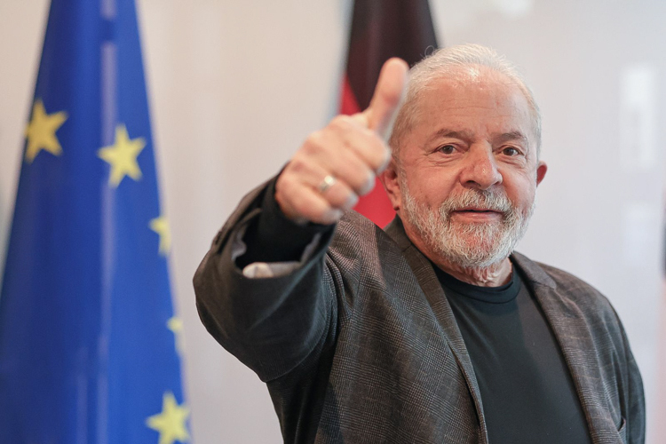 Lula supera Bolsonaro nas redes sociais