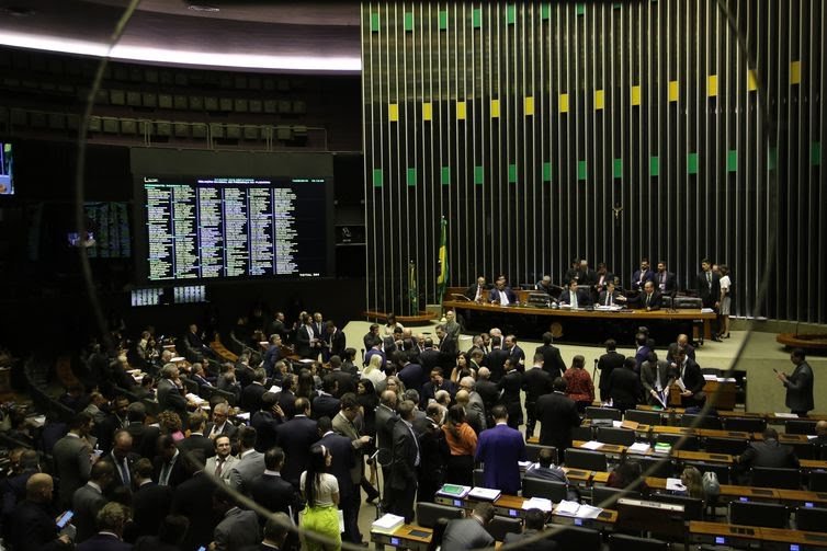 Câmara aprova projeto que põe fim aos abusos de Moro, Deltan e da Lava Jato