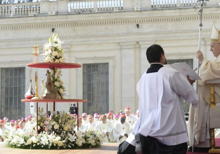 Papa canoniza dez santos, entre eles a 1ª santa uruguaia e padre morto por nazistas na II Guerra