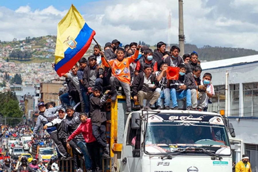 Alta nos combustíveis e alimentos põe o povo nas ruas no Equador e presidente Lasso pode sofrer impeachment