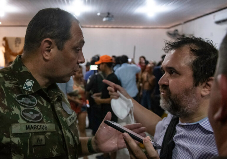 Exército fotografa tela de computador e jornalista da Agência Pública após perguntas