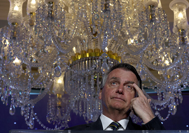 Moraes mantém mantém depoimento de Bolsonaro à PF na quinta-feira