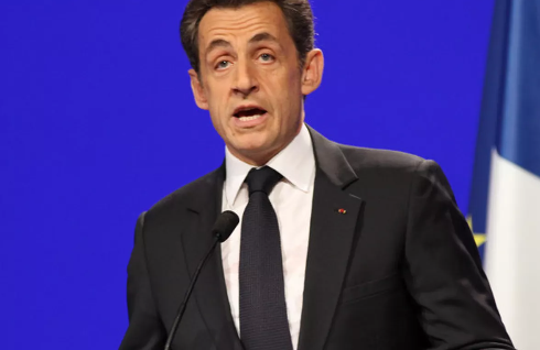 Sarkozy lança livro de memórias, fala de Lula e do acordo para França fornecer submarinos ao Brasil