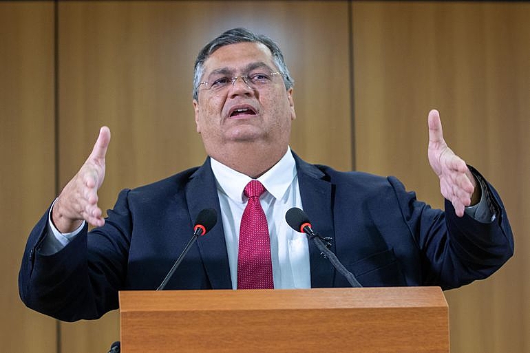 Flávio Dino "dá uma dura" no Mossad e no embaixador de Israel no Brasil