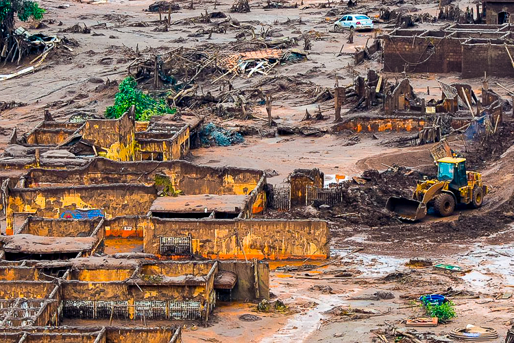 Crime ambiental em Mariana (MG) completa 8 anos sem justiça para as famílias atingidas pelo rompimento da barragem da Vale