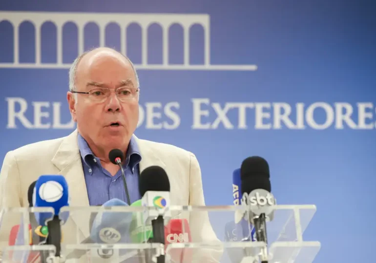 Chanceler brasileiro comemora repatriação e diz que conflito em Gaza é gravíssimo