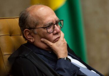 Gilmar Mendes diz que Bolsonaro 'praticamente' confessou ser autor material do golpe